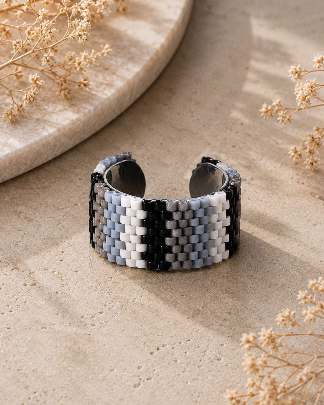 Black n White Ring